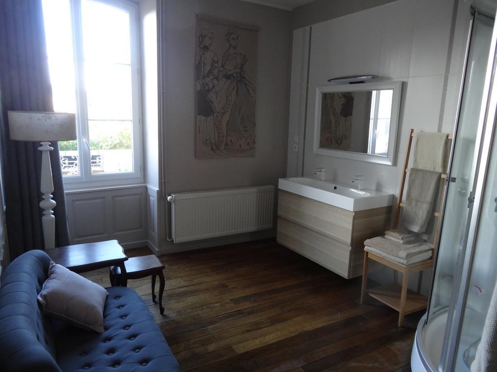La Bromontoise Chambres D'Hotes Pontgibaud Room photo