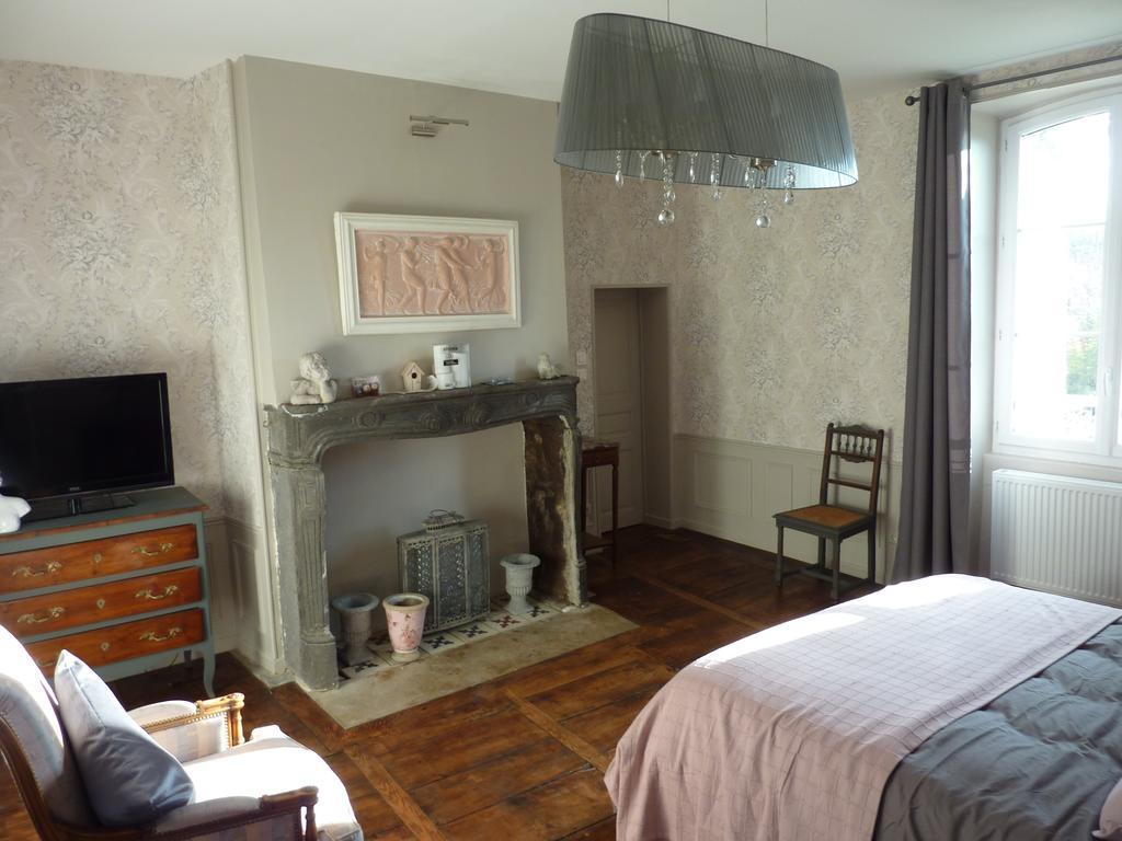 La Bromontoise Chambres D'Hotes Pontgibaud Room photo