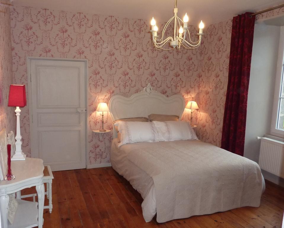 La Bromontoise Chambres D'Hotes Pontgibaud Room photo