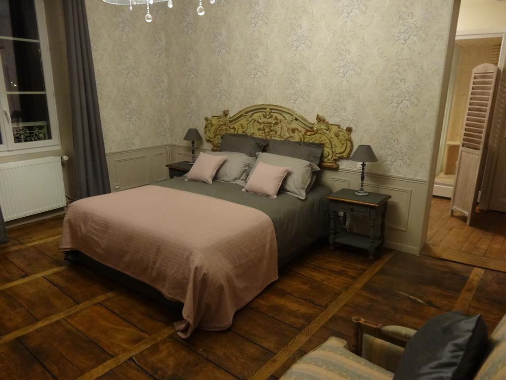 La Bromontoise Chambres D'Hotes Pontgibaud Room photo